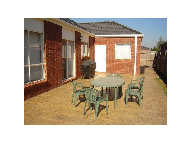 Henry Lawson Drive, Lynbrook VIC 3975