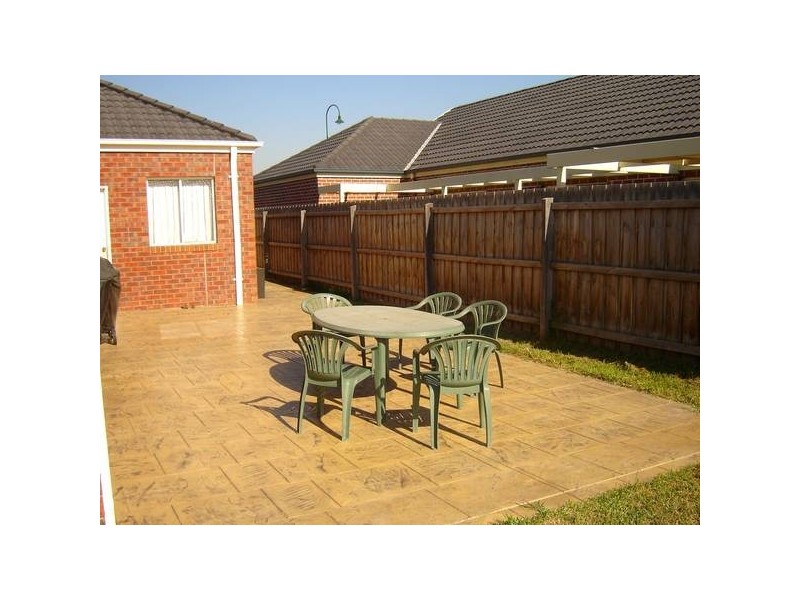 Henry Lawson Drive, Lynbrook VIC 3975