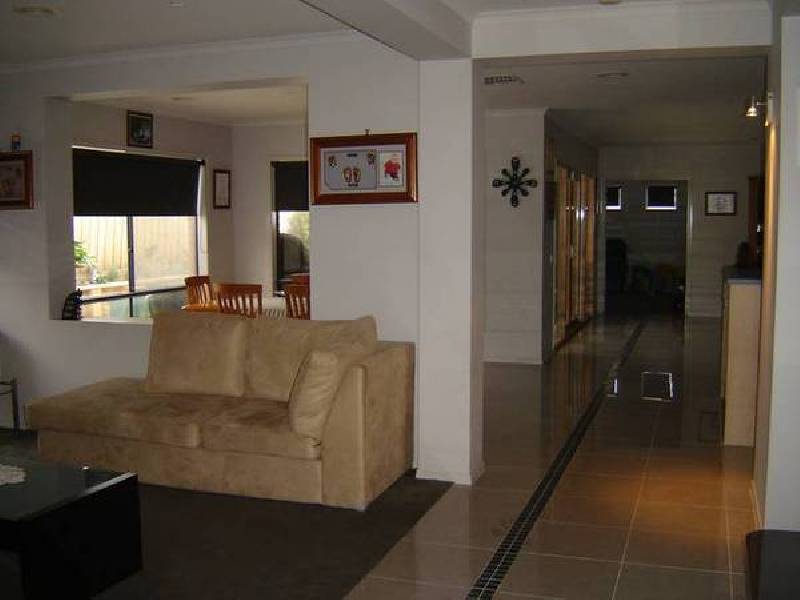 28 Olive Road, Lynbrook VIC 3975