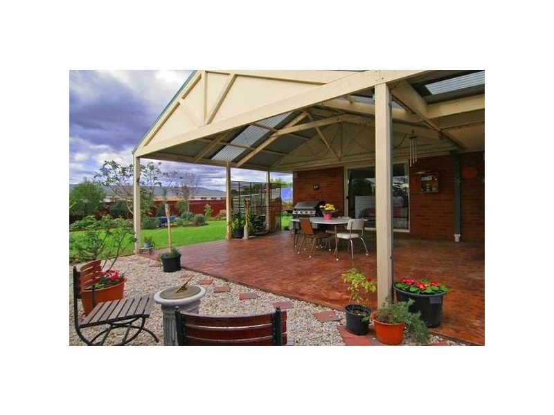Sugarbush Drive, Lynbrook VIC 3975