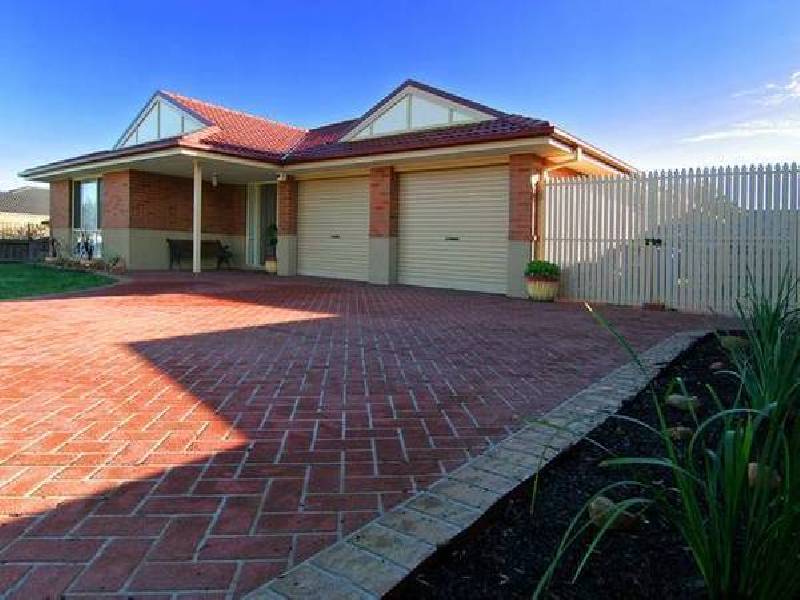 Cato Parkway, Lynbrook VIC 3975