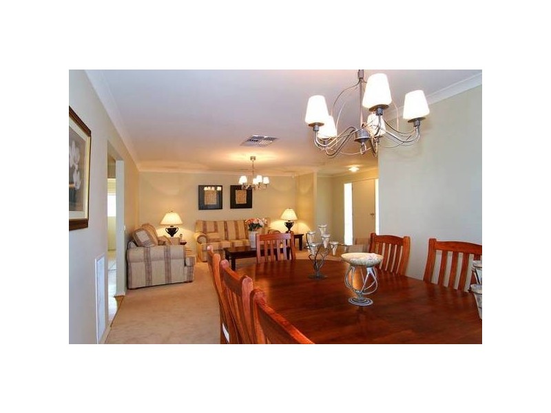 Cato Parkway, Lynbrook VIC 3975