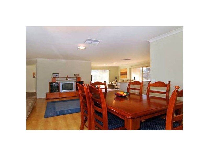 Cato Parkway, Lynbrook VIC 3975