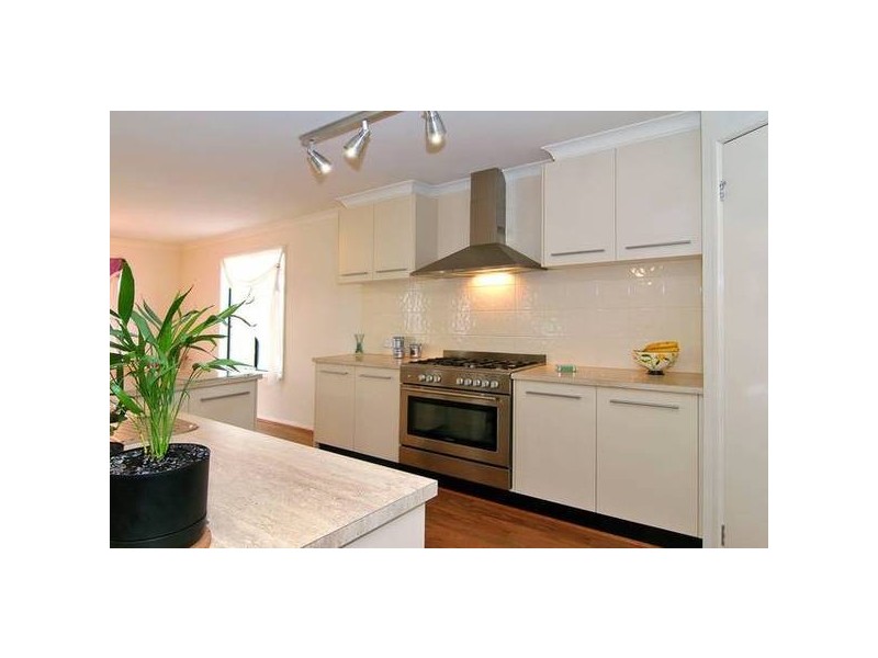 14 Hal Porter Terrace, Lynbrook VIC 3975