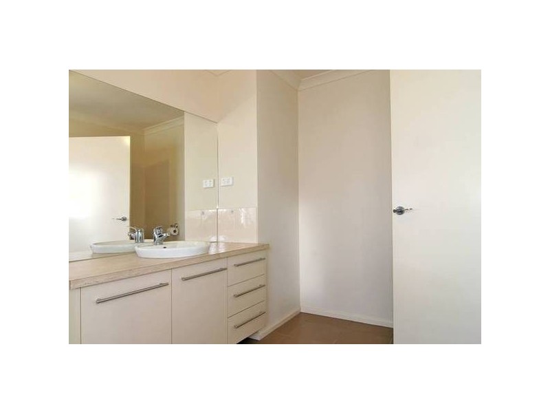14 Hal Porter Terrace, Lynbrook VIC 3975