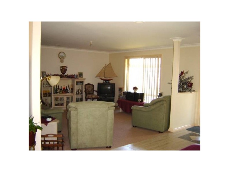 Bride Avenue, Hampton Park VIC 3976