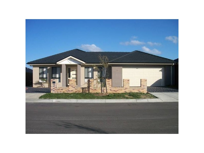 13 Devaney Avenue, Lynbrook VIC 3975