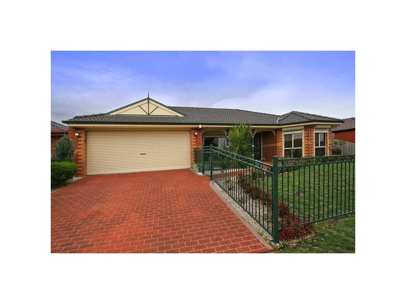 Darcy Niland Crescent, Lynbrook VIC 3975