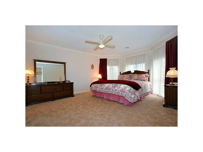 Darcy Niland Crescent, Lynbrook VIC 3975