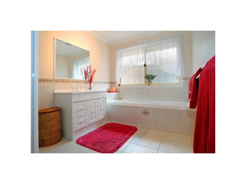 Darcy Niland Crescent, Lynbrook VIC 3975