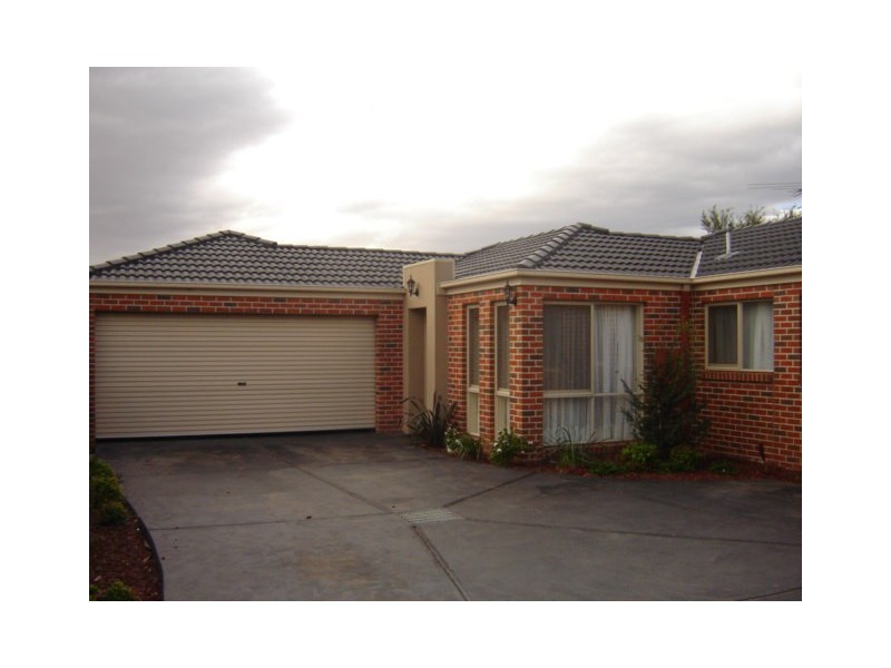 2/24 Silvercreek Drive, Lynbrook VIC 3975
