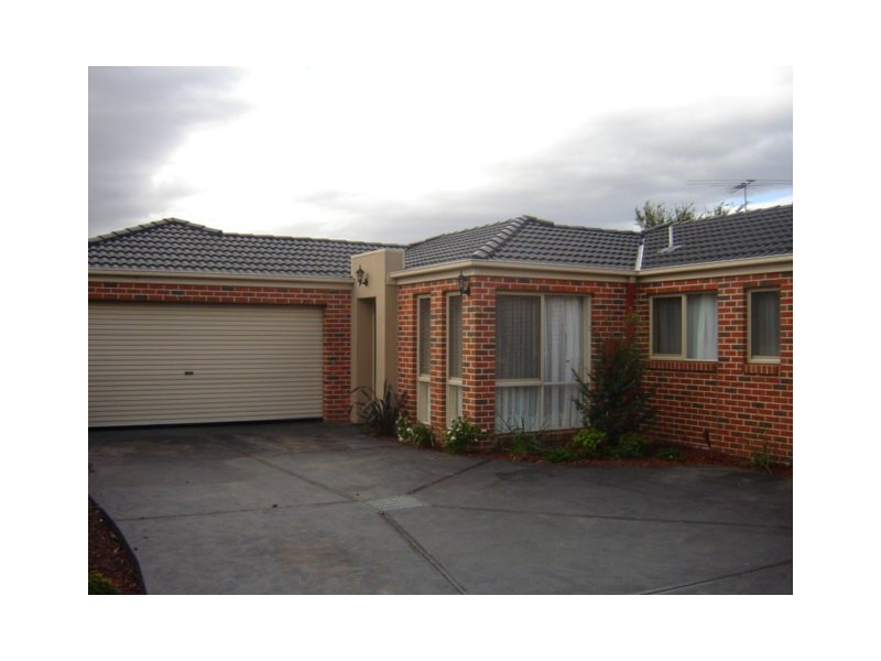 2/24 Silvercreek Drive, Lynbrook VIC 3975