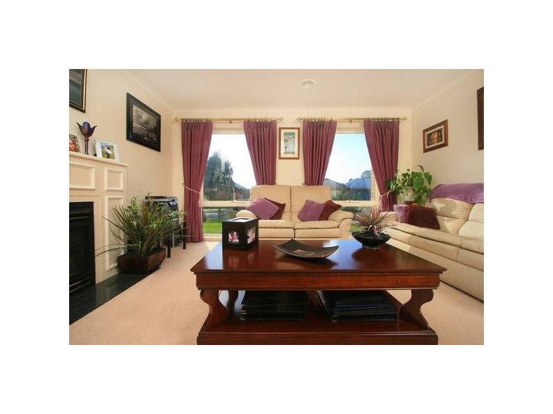 39 Cato Parkway, Lynbrook VIC 3975