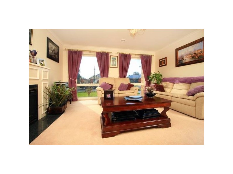 39 Cato Parkway, Lynbrook VIC 3975