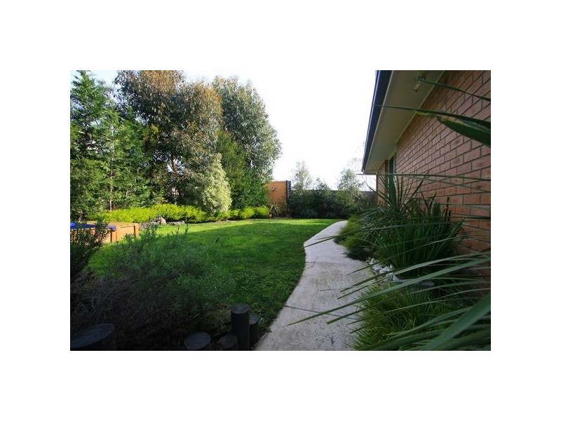 39 Cato Parkway, Lynbrook VIC 3975