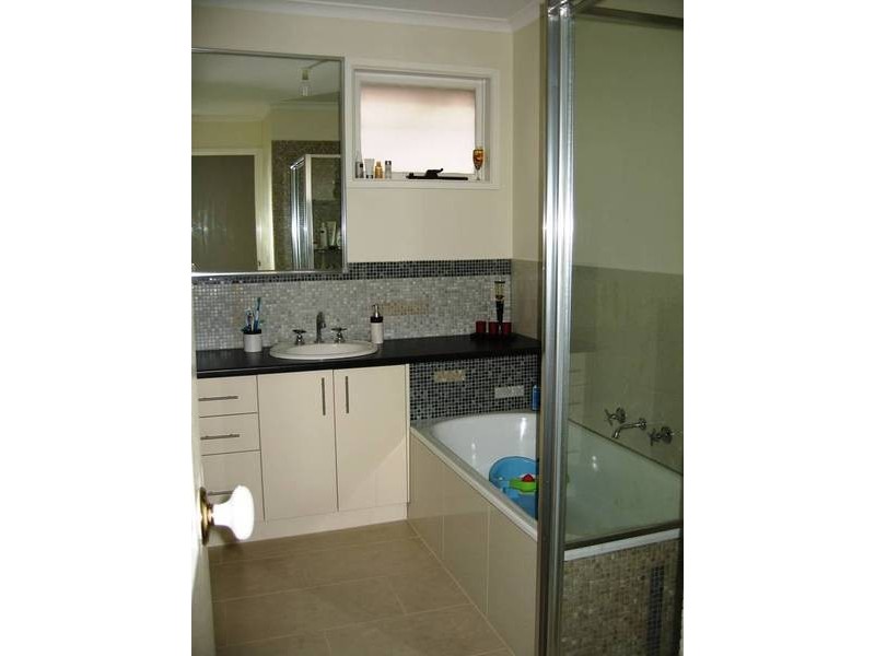 2 Lesley Drive, Hampton Park VIC 3976