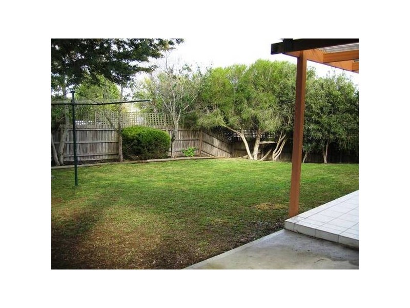 2 Lesley Drive, Hampton Park VIC 3976