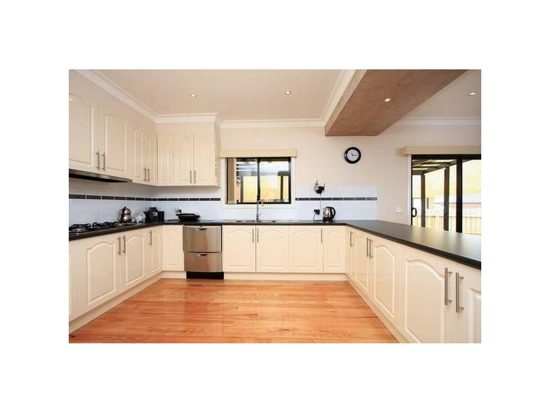 17 Devaney Avenue, Lynbrook VIC 3975