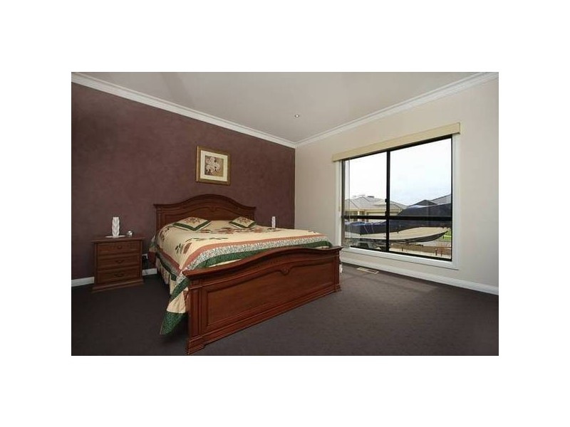 17 Devaney Avenue, Lynbrook VIC 3975