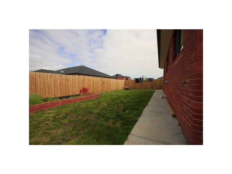 17 Devaney Avenue, Lynbrook VIC 3975