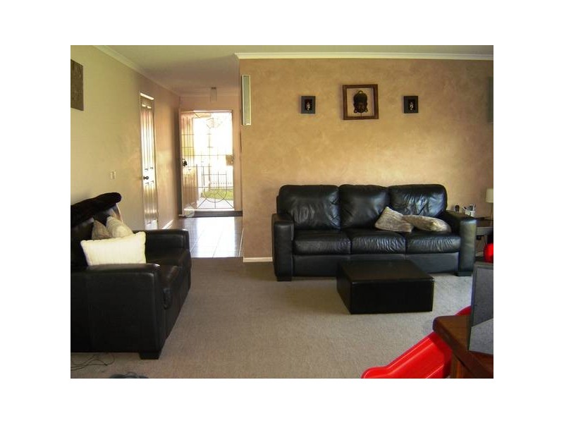 43 Oakland Drive, Hampton Park VIC 3976