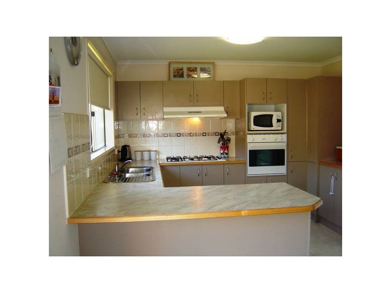 43 Oakland Drive, Hampton Park VIC 3976