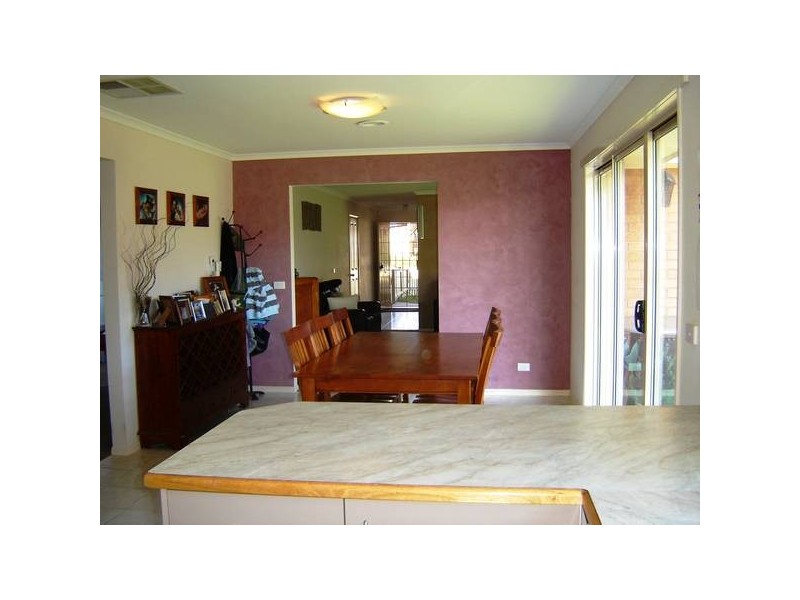 43 Oakland Drive, Hampton Park VIC 3976