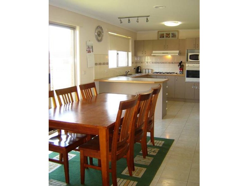 43 Oakland Drive, Hampton Park VIC 3976