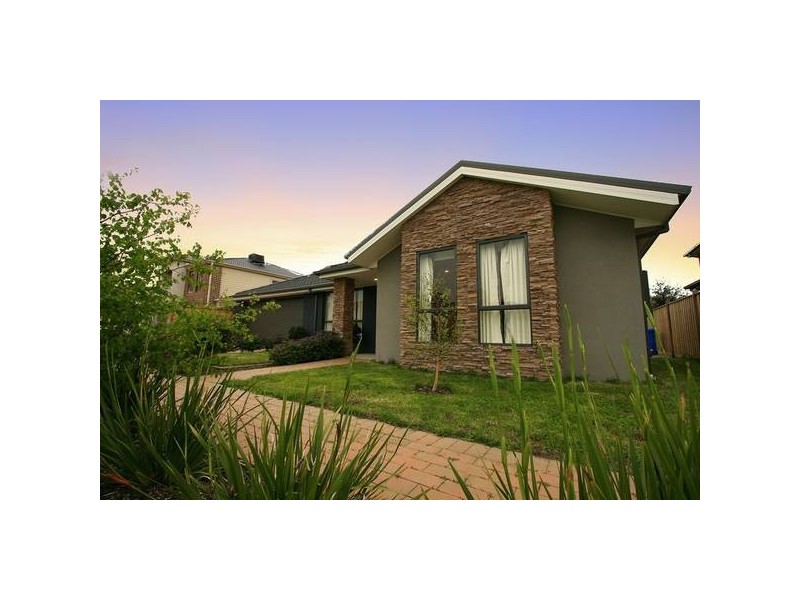 13 Carabeen Way, Lyndhurst VIC 3975