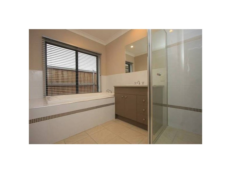 13 Carabeen Way, Lyndhurst VIC 3975