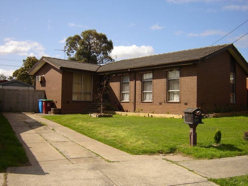 19 Village Drive, Hampton Park VIC 3976