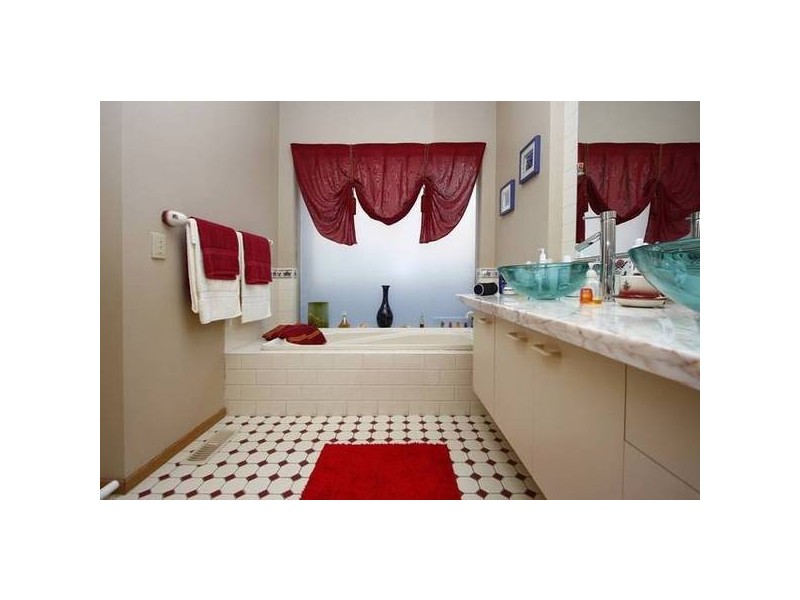 22 Eleanore Crescent, Hallam VIC 3803