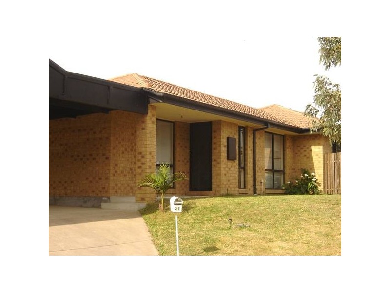25 Dutton Close, Lynbrook VIC 3975