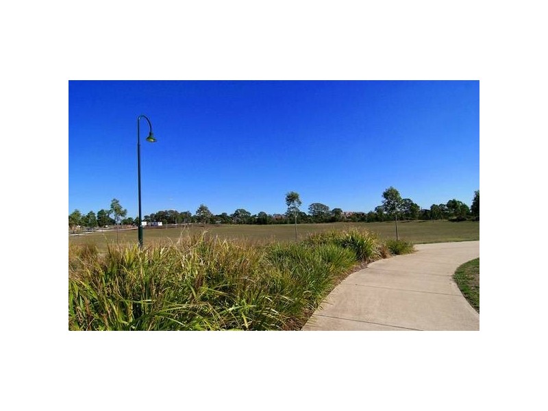 4 Dyson Drive, Lynbrook VIC 3975