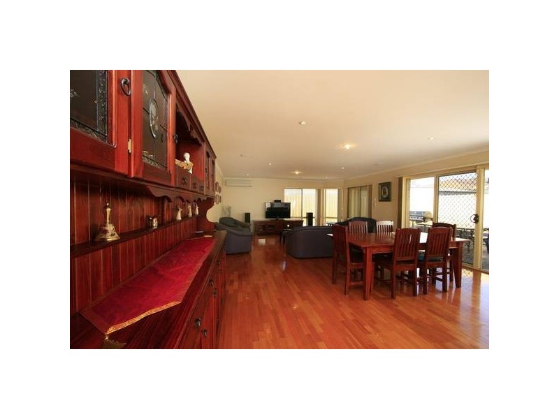 99 Central Road, Hampton Park VIC 3976