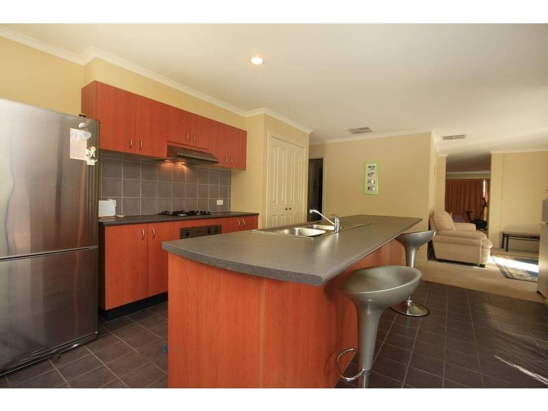 40 Blue Range Crescent, Lynbrook VIC 3975