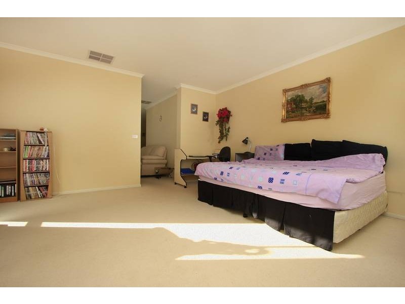 40 Blue Range Crescent, Lynbrook VIC 3975