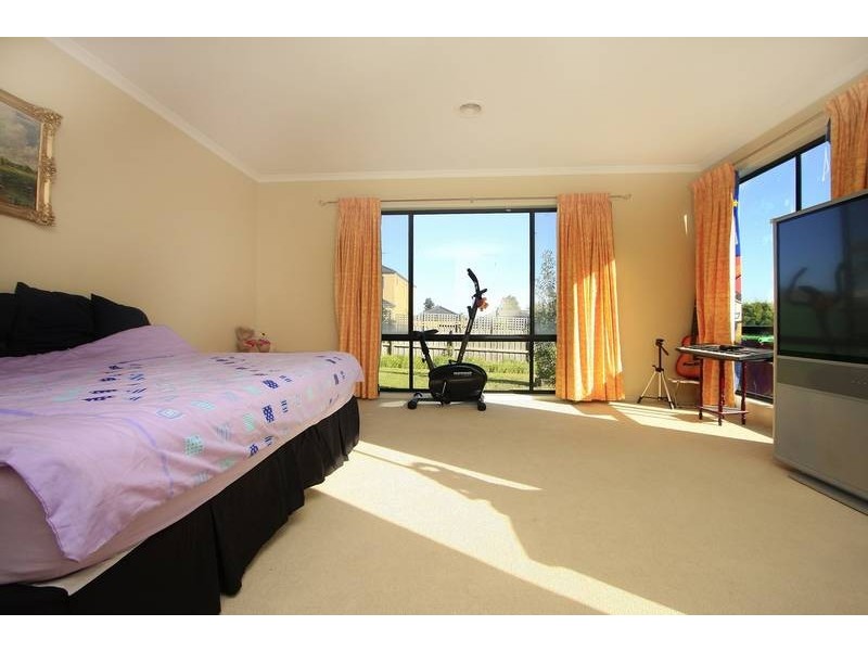 40 Blue Range Crescent, Lynbrook VIC 3975