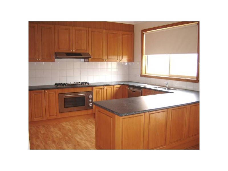 77 Aylmer Road, Lynbrook VIC 3975