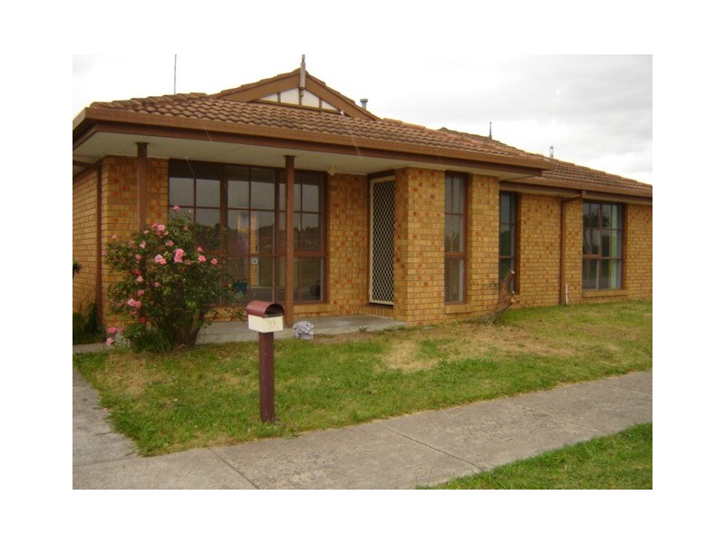 11 Kirkwood Crescent, Hampton Park VIC 3976