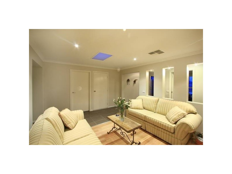 29 Hal Porter Terrace, Lynbrook VIC 3975