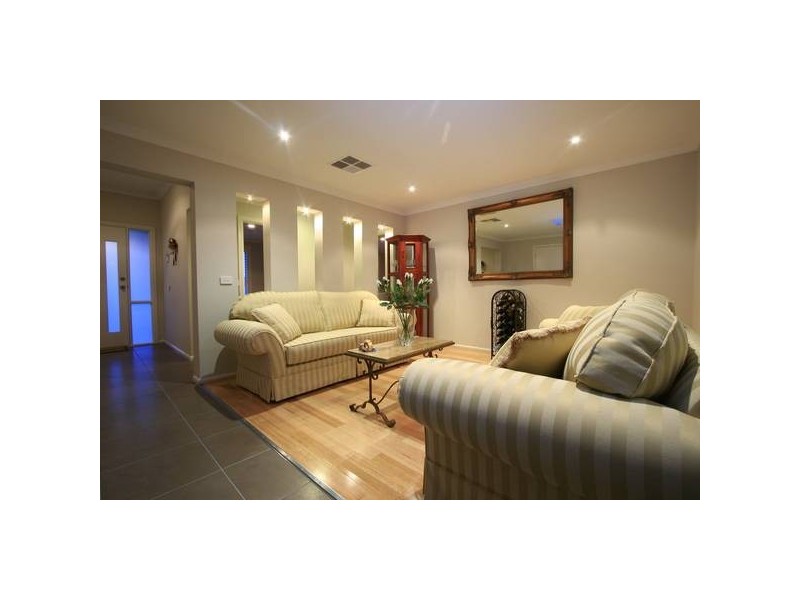 29 Hal Porter Terrace, Lynbrook VIC 3975