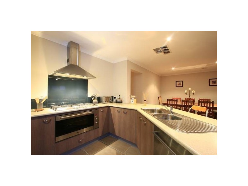 29 Hal Porter Terrace, Lynbrook VIC 3975