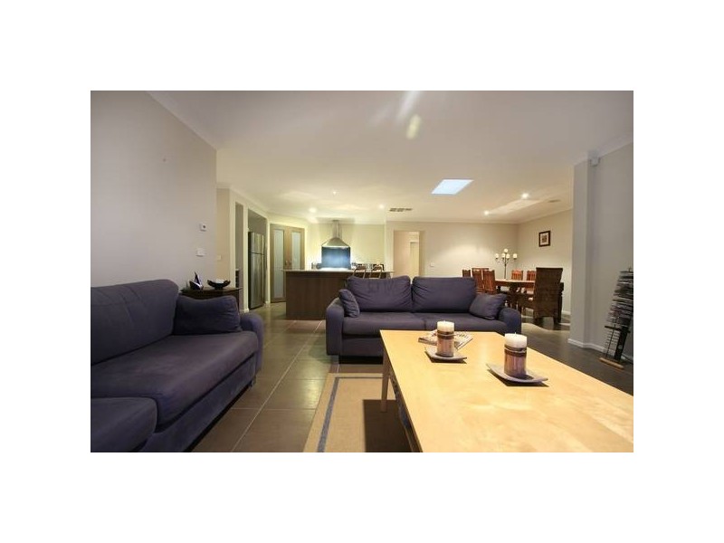 29 Hal Porter Terrace, Lynbrook VIC 3975