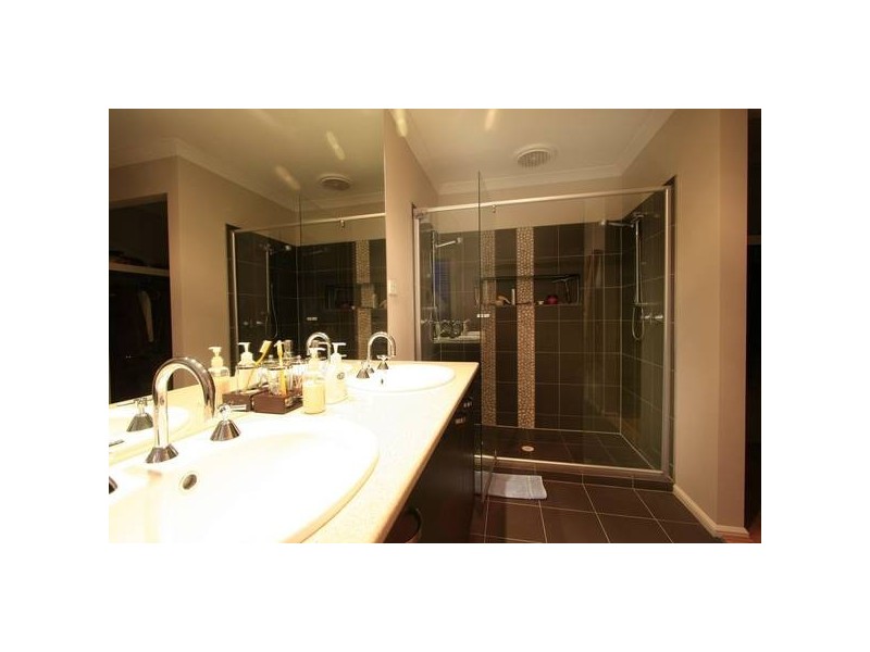 29 Hal Porter Terrace, Lynbrook VIC 3975