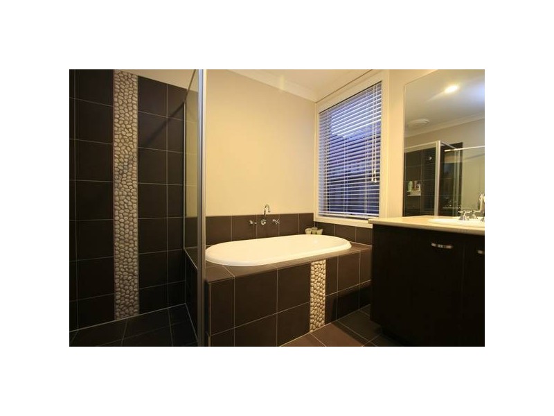 29 Hal Porter Terrace, Lynbrook VIC 3975