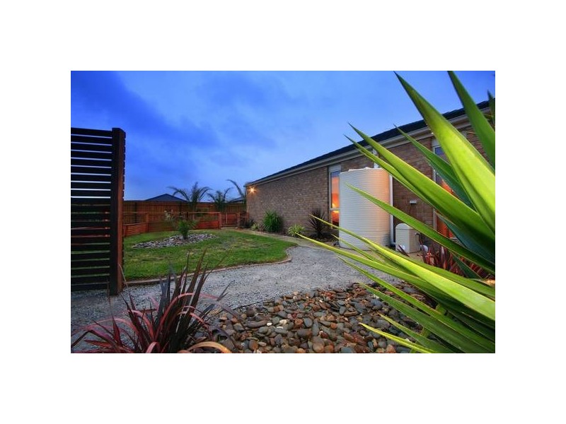 29 Hal Porter Terrace, Lynbrook VIC 3975