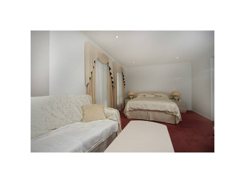 1 Eleanore Crescent, Hallam VIC 3803