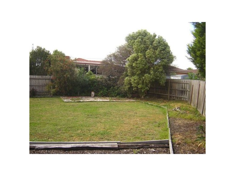 18 Carmen Court, Hampton Park VIC 3976