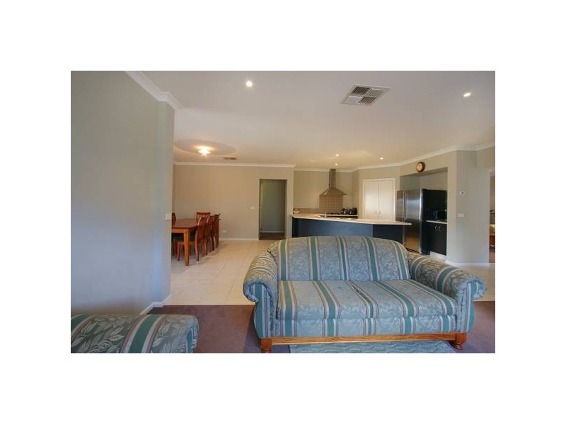 7 Alpine Heath Way, Lyndhurst VIC 3975